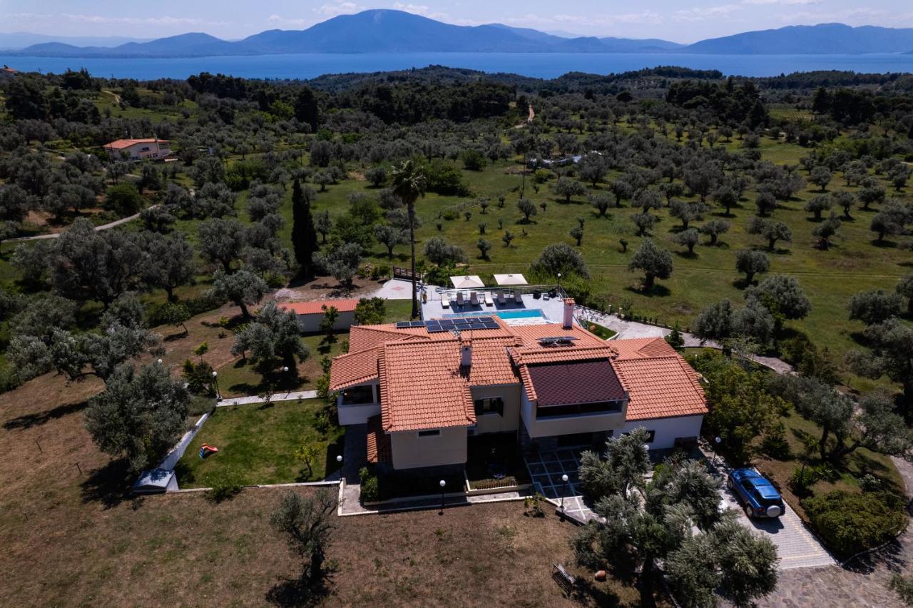 Kouvelia Country Home Luxury Villa Rental Nerotrivia Ngoại thất bức ảnh